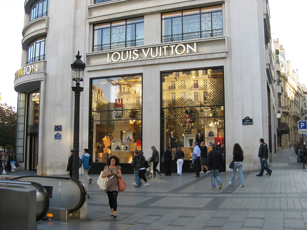 Louis Vuitton Flagship Store #Retail #Store #Windows  Louis vuitton  online, Cheap louis vuitton handbags, Champs elysees