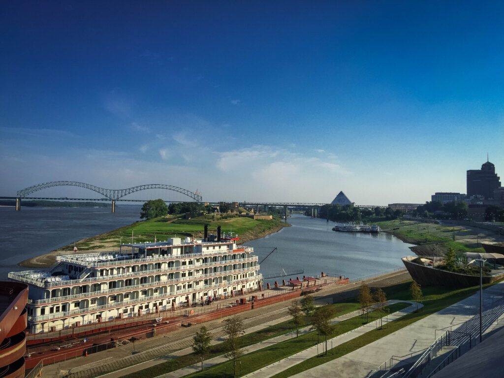 downtown memphis mississippi river