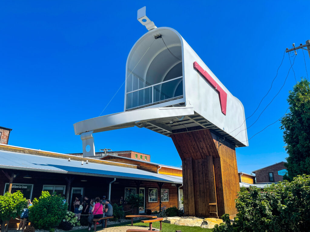 largest mailbox casey illinois